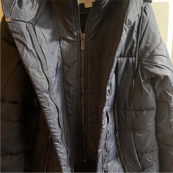 BRAND NEW, a Michael Kors heavy puffer coat, size XS, midnight blue - Picture 4 of 8